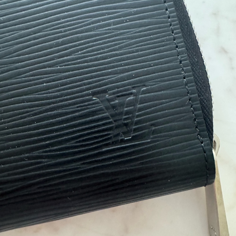 NWT Louis Vuitton Zippy Wallet NM Epi Noir.